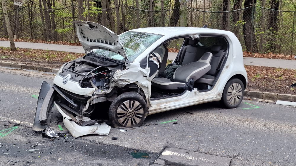 A sofőrök megúszták, de ehhez azért csoda kellett a Budakeszi úton