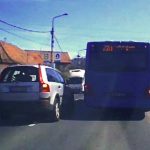 Életveszélyt okozott a pofátlan Volvo sofőrje Budakeszin, elképesztő mit művelt az úton – Videó
