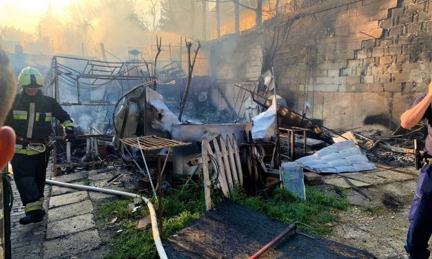 “A 11 és 14 éves gyermekeit mezítláb, rövidnadrágban menekítették ki az égő házból” – összefogtak a budakesziek, egy emberként segítenek a csütörtöki tűzeset áldozatainak