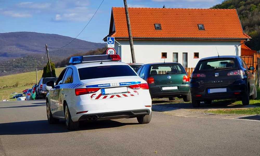 Borzalom a baranyai faluban: pelenkába végezte szükségleteit, nevelőszülei még télen is egy slaggal mosdatták a 14 éves örökbefogadott fiút