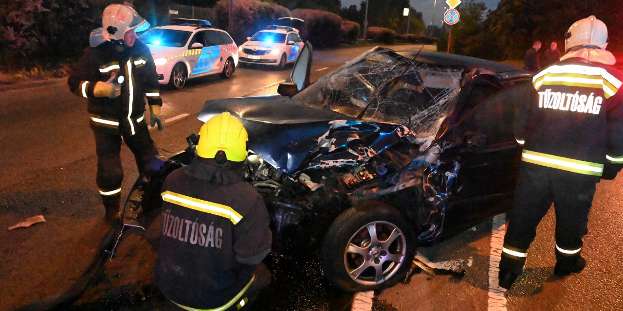 Két autó rohant egymásba Budapesten, többen megsérültek – Fotók a helyszínről