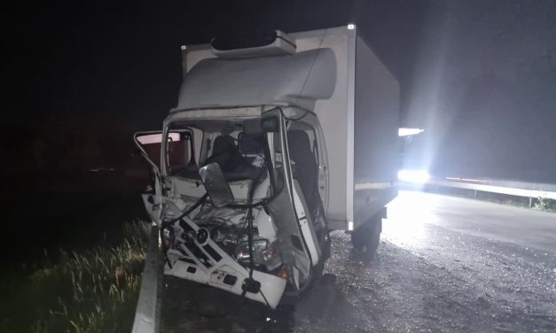 Kisteherautójába szorult egy férfi miután rosszul lett az M0-áson, feszítővágóval szabadították ki a járműből
