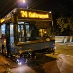 Letarolta a busz az Alfát Budapesten, ez okozta a balesetet – Fotók