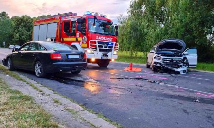 Hiába a szép új Mercedes és a drága Audi, két csecsemő és négy felnőtt sérült meg a Vecsésnél történt balesetben