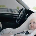 Forró autóban maradt csecsemőt mentettek meg Kiskunhalason, a rendőrség kisfilmmel hívja fel a figyelmet az autókban lévő hőségre