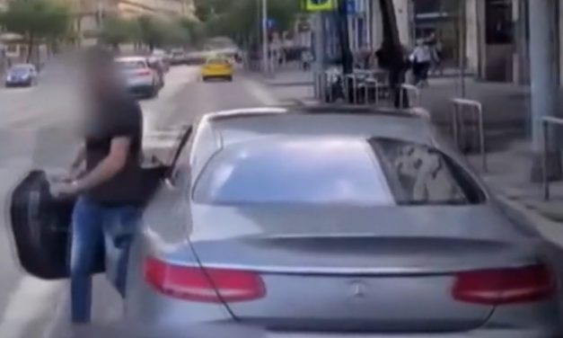 Döbbenetes jelenetek Budapesten: vizes palackkal dobta meg a buszt a magából kikelt, agresszív férfi – videó
