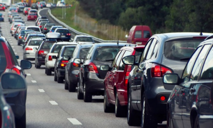 Több kilométeres dugók az autópályákon: az M0-áson motorosbaleset, az M1 és a M7-esen több baleset is történt