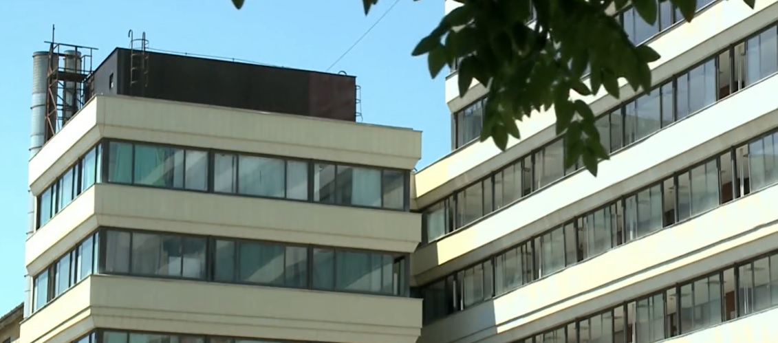 Szomorú kórkép: ventilátort vittek egy betegnek a Honvédkórház intenzív osztályára