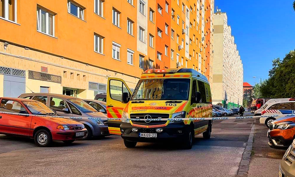 Kiugrott a 9. emeletről egy ember Budapesten: a nőt megpróbálták lebeszélni tettéről, de nem sikerült megakadályozni a tragédiát