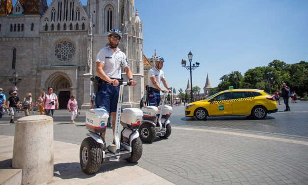 Ilyen rendőröket még nem láthattál, vicces eszközzel üldözik majd a bűnözőket Budapesten