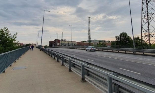 A kőbánya-kispesti felüljáróról akart leugrani egy férfi Budapesten – A rendőrök az utolsó pillanatban húzták vissza