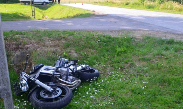 Meghalt a motoros miután a traktoros nem takarította fel az úttestet