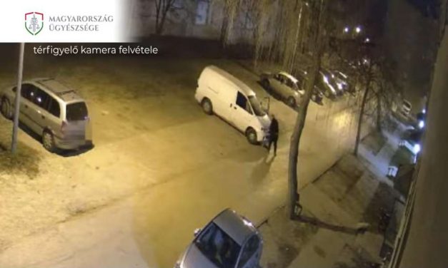 Nem indult be az autója egy esztergomi férfinak, ezért kalapáccsal verte szét – videó az abszurd esetről