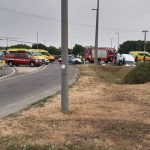 Autós üldözés Pest megyében: egy szolgálati autót is lezúzott a felelőtlen sofőr, aztán az árokba csapódott – Rengeteg a súlyos sérült