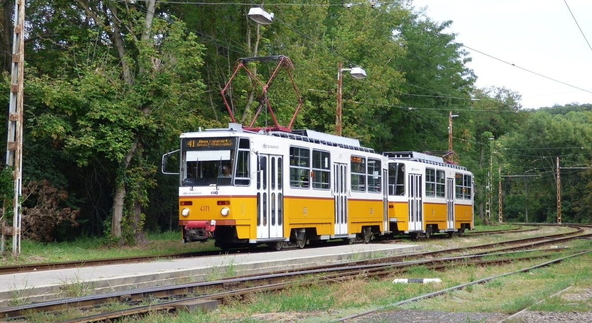 Azonos nemű párral erőszakoskodott egy férfi egy budapesti villamoson, 5 évre börtönbe kerülhet