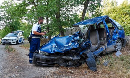 “Nincs semmi másom” – Kökény Attila dalával búcsúzik felesége attól a vétlen sofőrtől, aki Kiskunhalas mellett halt meg, miután összeütközött egy román kisbusszal