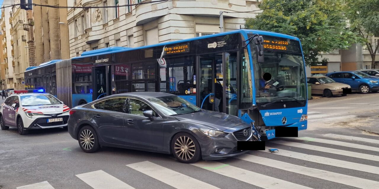 Belerohant egy buszba egy Mazda Budapesten – Fotók a helyszínről