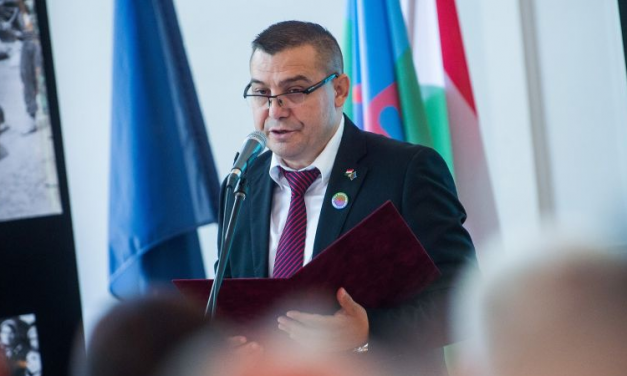 Ügyészségi pénzzel húzták csőbe a politikai posztját állítólag áruló roma vezetőt, Agócs János tagad