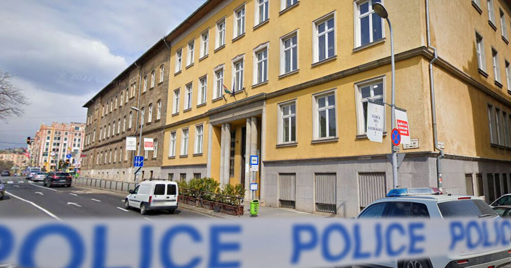 Kiült az ablakpárkányra az a diák, aki kizuhant a budapesti gimnázium második emeletéről