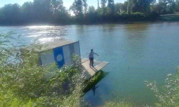 Eltűnt két férfi a Tiszában – négyen ültek abban a csónakban, amelybe betört a víz, majd elsüllyedt