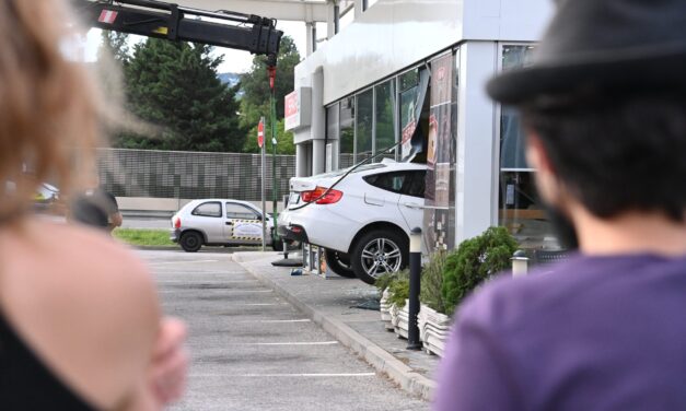 A benzinkút kávézójában állt meg a hófehér BMW-s nő Budapesten, az ügyészség szerint a sofőr nagyon részeg volt
