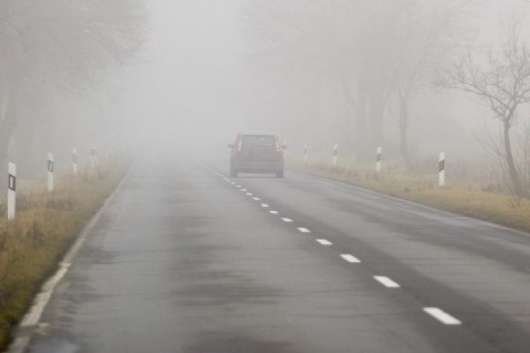 Többszörösére nőhet a balesetveszély a ködös időben: itt a rendőrség figyelmeztetése, így vezessünk, ha nem megfelelőek a látási viszonyok