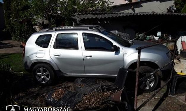 Kitörte a lámpaoszlopot, nekiment a kukának, majd elaludt a lopott autóban az ittas majsai férfi