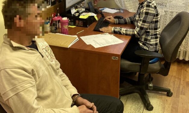 Ellepték a rendőrök a Pest megyei ingatlant: robbanóanyag, lőszerek és rengeteg kábítószer került elő – videó