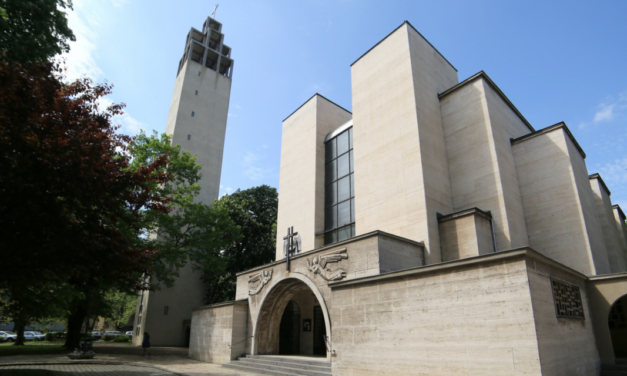 Éveket tölthet a börtönben az a férfi, aki papokkal dulakodott Budapesten. Gyónni várják a templomban balhézó G. Zoltánt