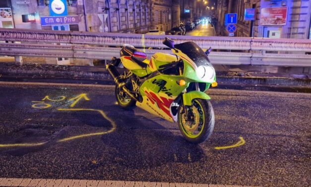 Halálos motorbaleset történt a Budapesten, a Keleti pályaudvar melletti felüljárón, egy órán keresztül küzdöttek a férfi életéért