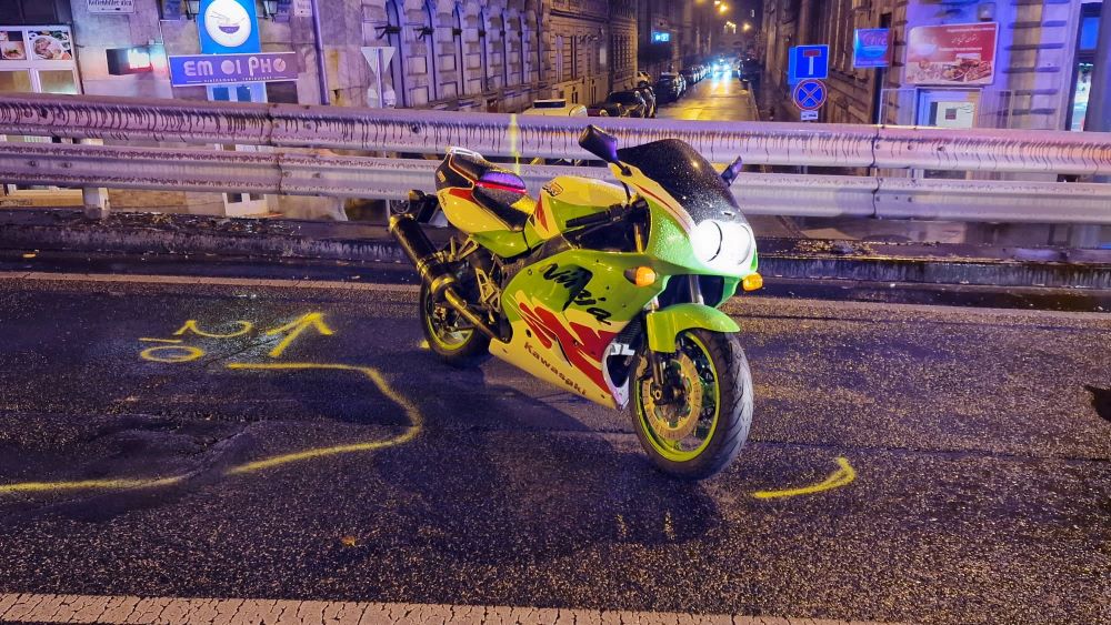 Halálos motorbaleset történt a Budapesten, a Keleti pályaudvar melletti felüljárón, egy órán keresztül küzdöttek a férfi életéért