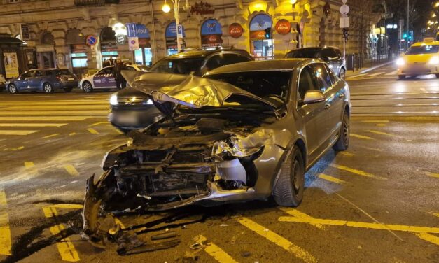 Illegálisan használt megkülönböztető jelzést az az autó, amely brutális balesetet okozott Budapest belvárosában