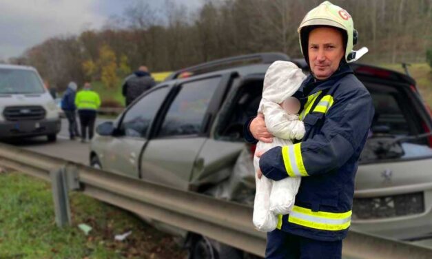 „Ha tudnék beszélni, lehet, hogy akkor sem találnám a szavakat arra, ami most történt velünk” – testével melegítette a tűzoltó a féléves csecsemőt az autópálya szélén az M3-ason történt tömegbaleset után