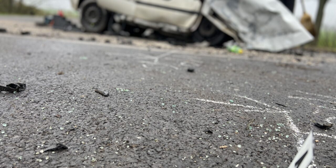 Szörnyű baleset Lovasberény közelében: két autó rohant egymásba, az egyik sofőr a helyszínen meghalt