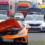 Kisbusszal ütközött a Lamborghini – Totálkárosra tört a luxusautó az M5-ös autópályán