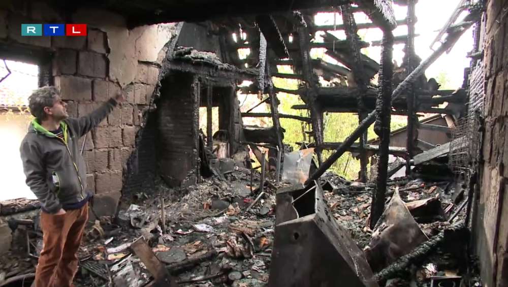 „Az egész életem munkája veszett kárba” – Teljesen leégett a maglódi festőművész otthona, a gázpalackokat mesterlövészek lőtték ki