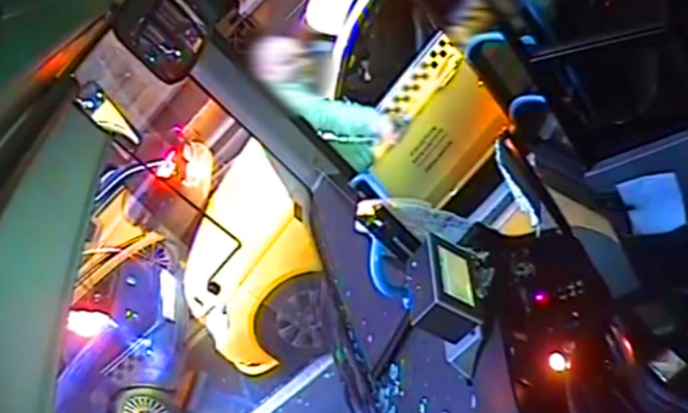 Balhé Budapesten:  egymásnak esett egy buszsofőr és egy taxis, az egészet videóra is vették