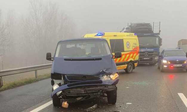 Másfél órán belül tizenöt baleset volt az M5-ös autópálya egy rövid szakaszán a hatalmas köd miatt