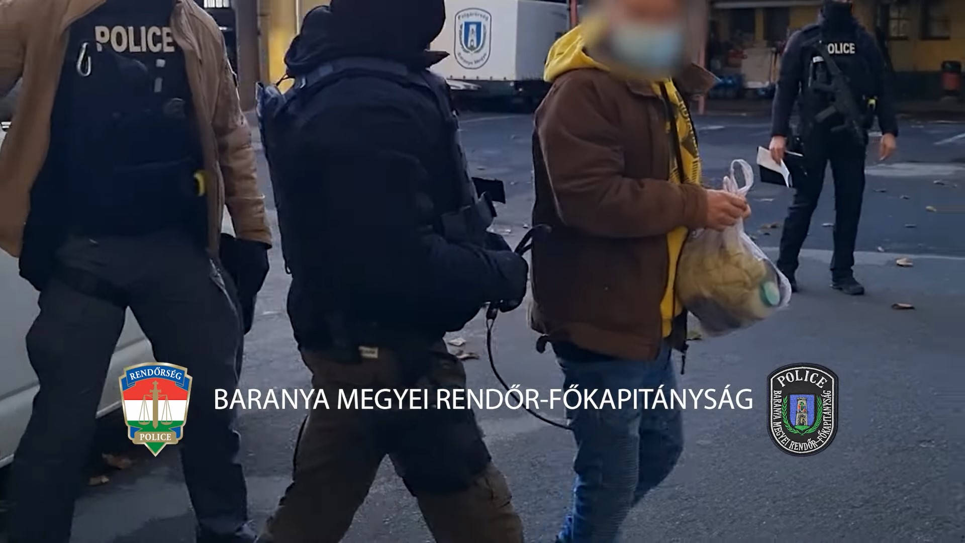 Videón, ahogy elfogják a baranyai gyilkost, aki padlásán rejtegette áldozatának holttestét