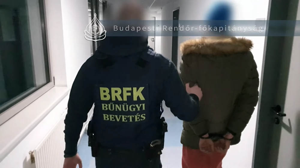 Veszélyes eszköz villant Budapesten, hamar elkapták az elkövetőket