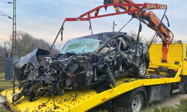 Kiderült, mi okozhatta az alsógödi kettős vonatgázolást – a horrorbalesetet szenvedő férfi kocsija tetejére ülve várt a mentőkre