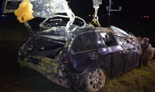 Újabb megdöbbentő részletek a BMW-s tragédiáról – egy négykézláb mászó férfi után találták meg a baleset áldozatát és az autóroncsot