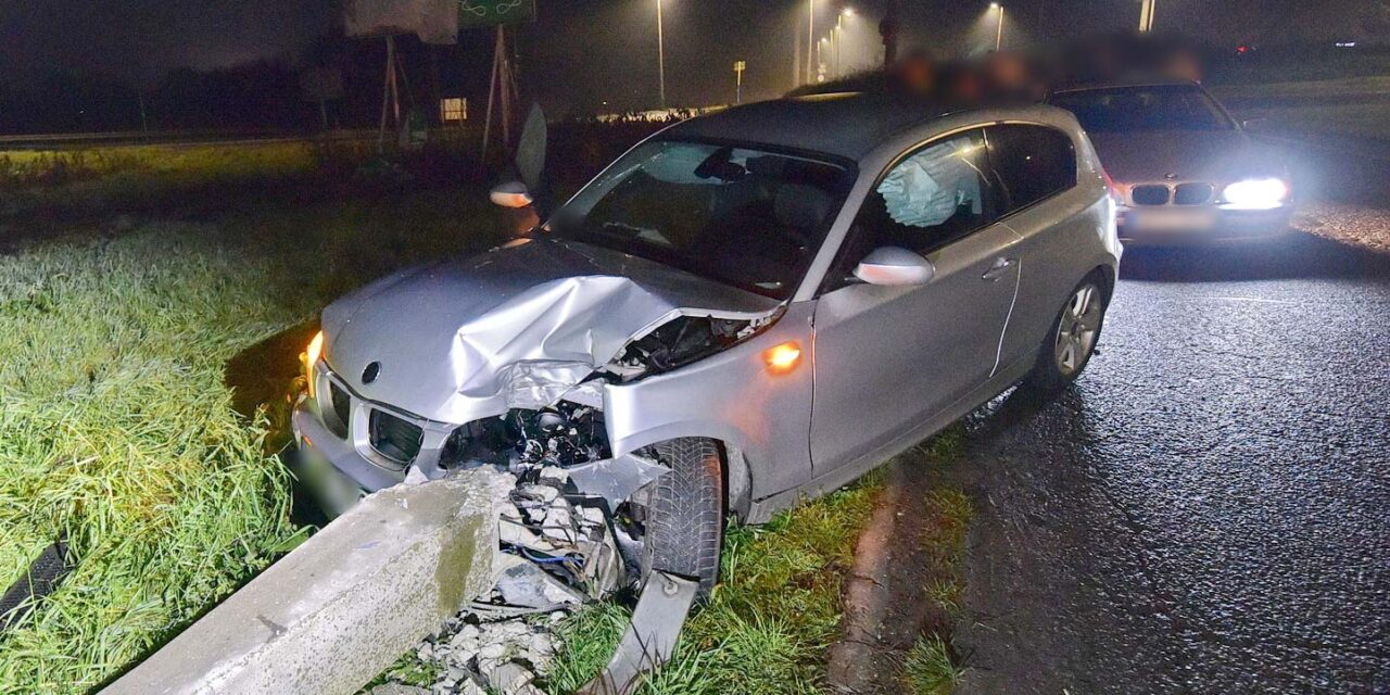 Lámpaoszlopot tört egy BMW Szombathelyen, kórházba vitték a sofőrt