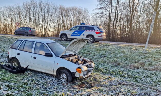 Megcsúszott a jeges úton és a szántóföldön állt meg a Suzuki