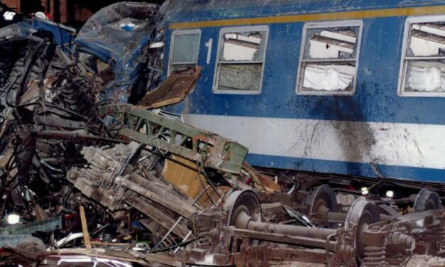Nem múlik a fájdalom. 28 éve történt a magyar történelem egyik legsúlyosabb vonatkatasztrófája – 31-en haltak meg a szajoli állomáson történt tragikus balesetben