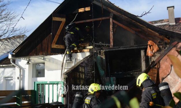 Kigyulladt egy konyha a főváros 15. kerületében – egy felrobbant gázpalack is nehezítette a mentést