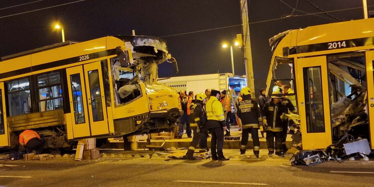 A sofőr rosszulléte okozhatta a budapesti villamosbalesetet – hajnalig dolgoztak a roncsok szétbontásán és elszállításán a szakemberek