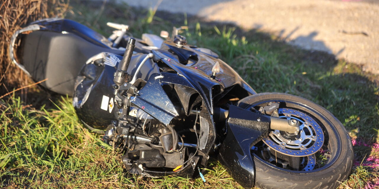 Motorosbaleset Nagykovácsiban: újraélesztés miatt lezárták a főutat