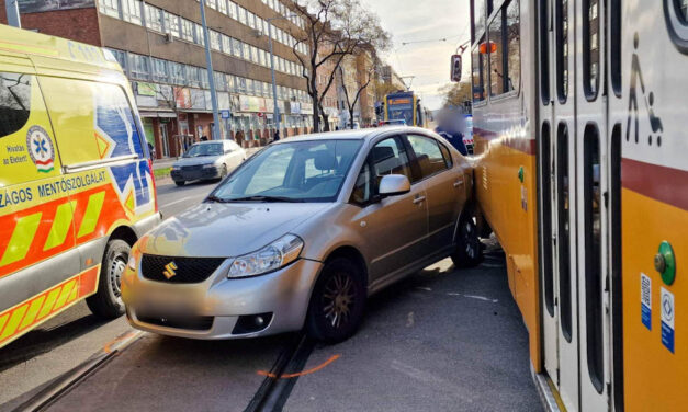 Alaposan elkapta ezt a Suzukit a 41-es villamos, csoda, hogy mindenki ép bőrrel megúszta