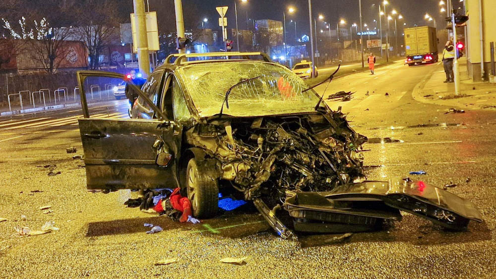 Halálos baleset Budapesten: egy autó ütközött a kamionnal, meghalt a 28 éves sofőr